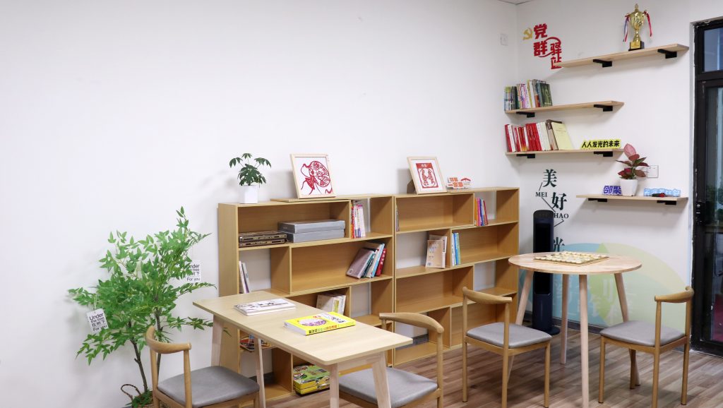 關(guān)愛(ài)老人 “益”起同行 | 科信黨支部赴明珠社區(qū)開(kāi)展“夕陽(yáng)驛站”志愿服務(wù)