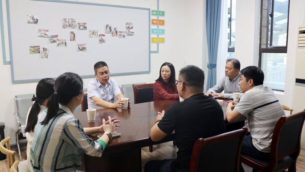 關(guān)愛(ài)老人 “益”起同行 | 科信黨支部赴明珠社區(qū)開(kāi)展“夕陽(yáng)驛站”志愿服務(wù)