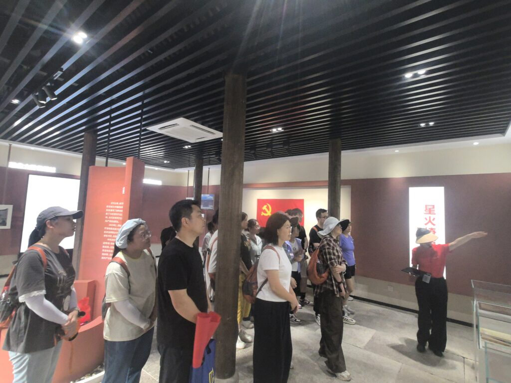 追尋紅色印記，汲取奮進(jìn)力量 —— 科信聯(lián)合黨支部“循跡溯源學(xué)思想促踐行”主題黨日活動(dòng)圓滿舉行